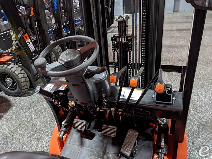 2024 Viper Lift Trucks FY15