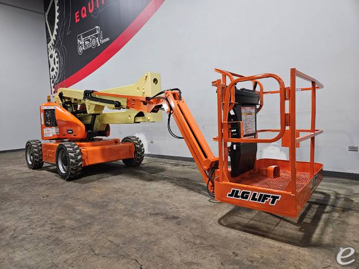 2013 JLG E450AJ