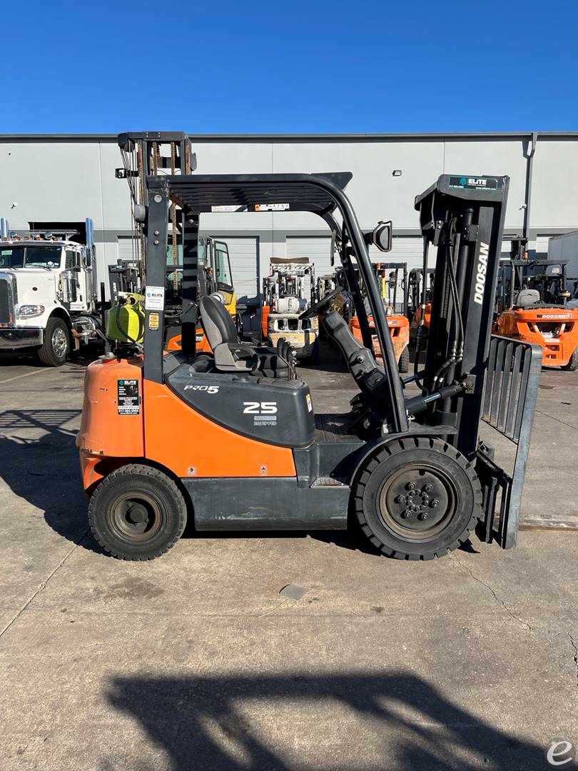 2016 Doosan G25E-5