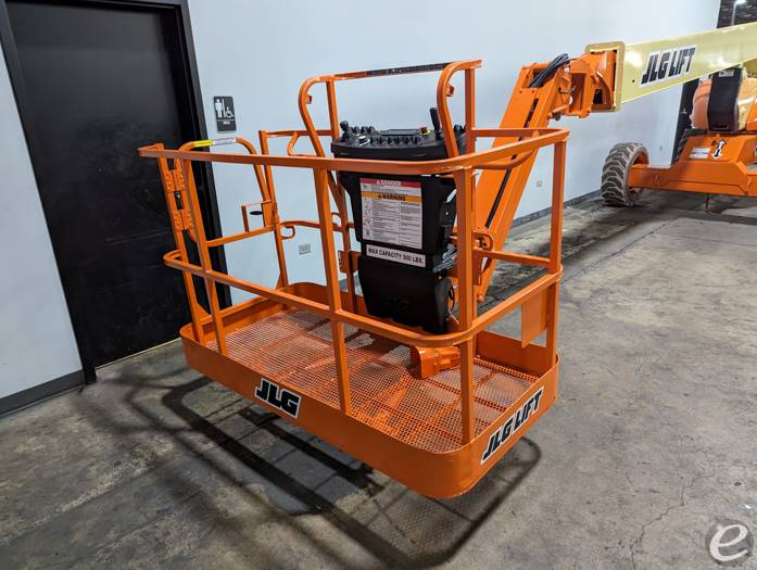 2011 JLG M600JP