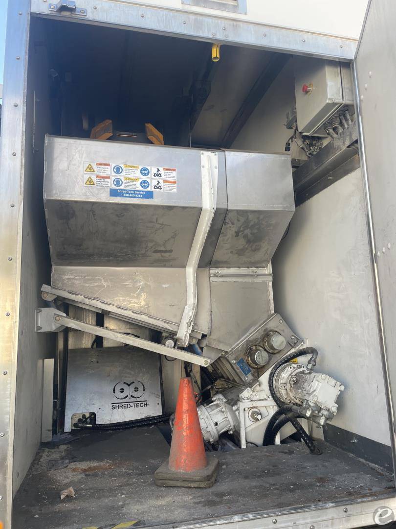 2017 Freightliner BUSINESS CLASS M2 106