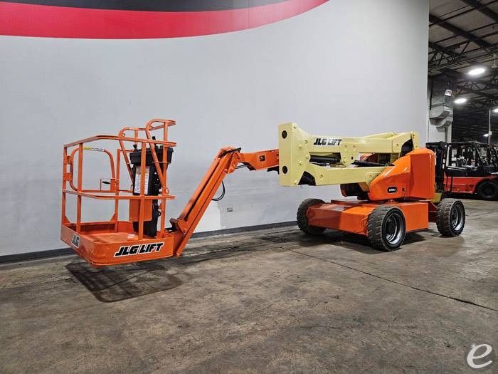 2016 JLG E450AJ