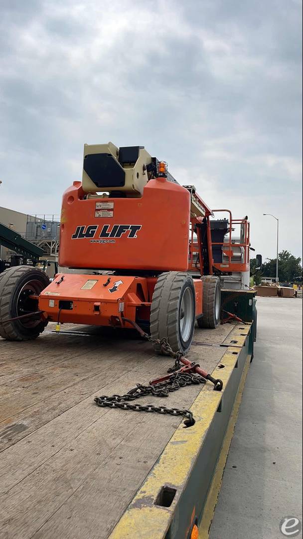 2013 JLG E450AJ