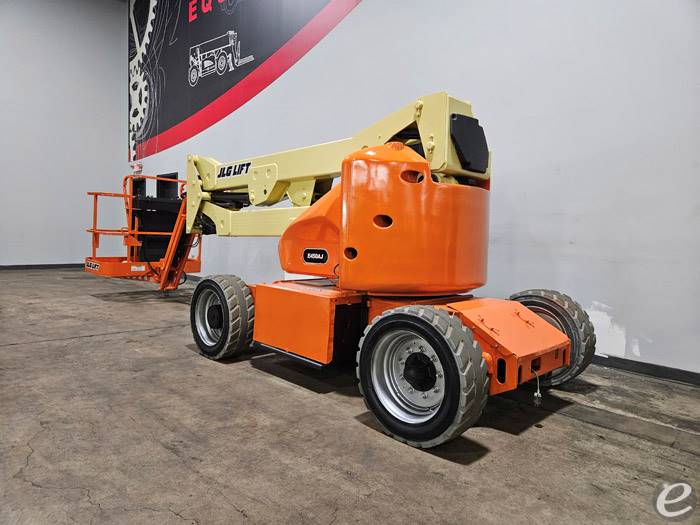 2016 JLG E450AJ