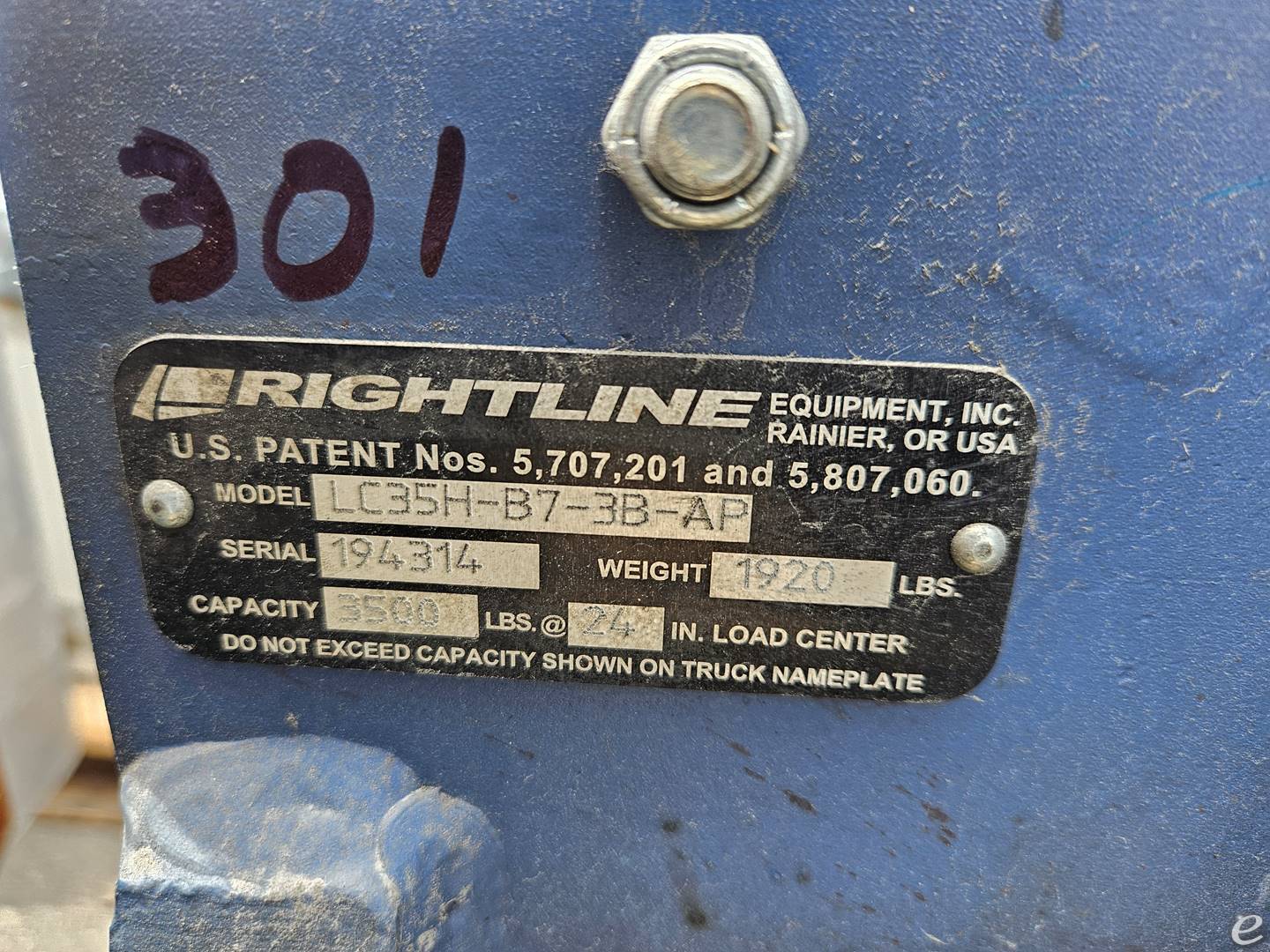 2019 Rightline LC35H-B7-3B-AP