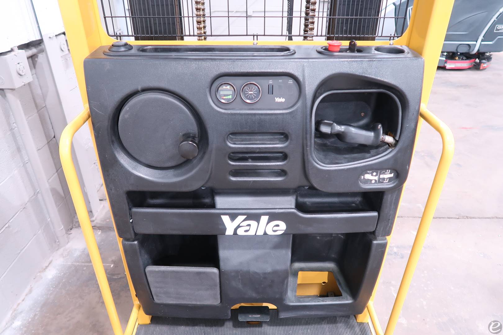 2011 Yale OS030EC