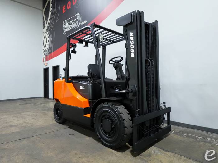 2017 Doosan D35S-7