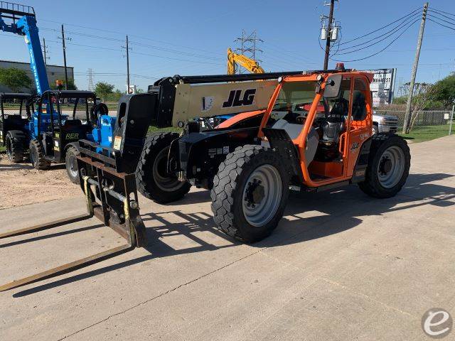 2021 JLG 742