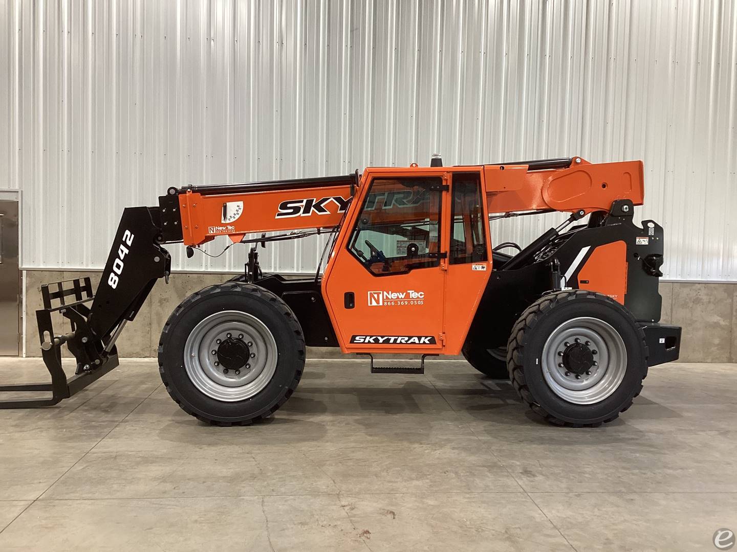 2024 JLG 8042